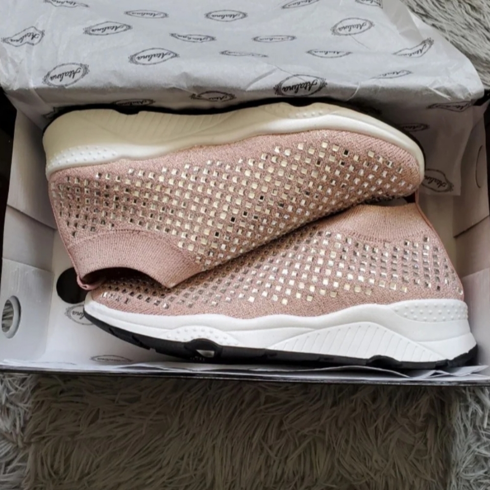 Womnes sock shoes size 5.5